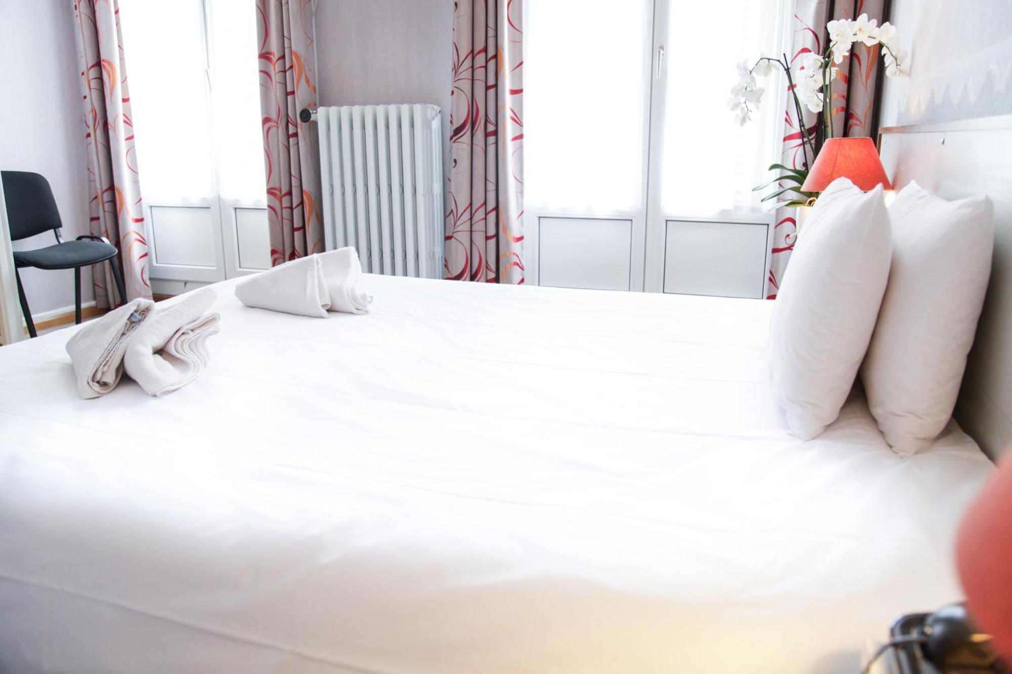 De Bale Hotel 2*