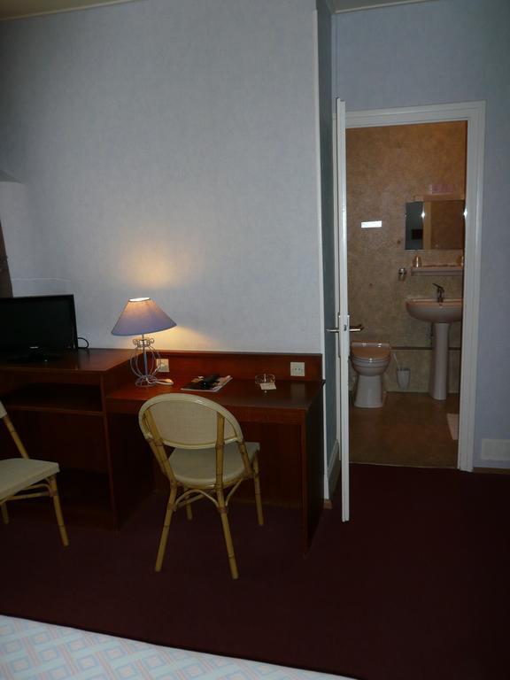 De Bale Hotel 2*