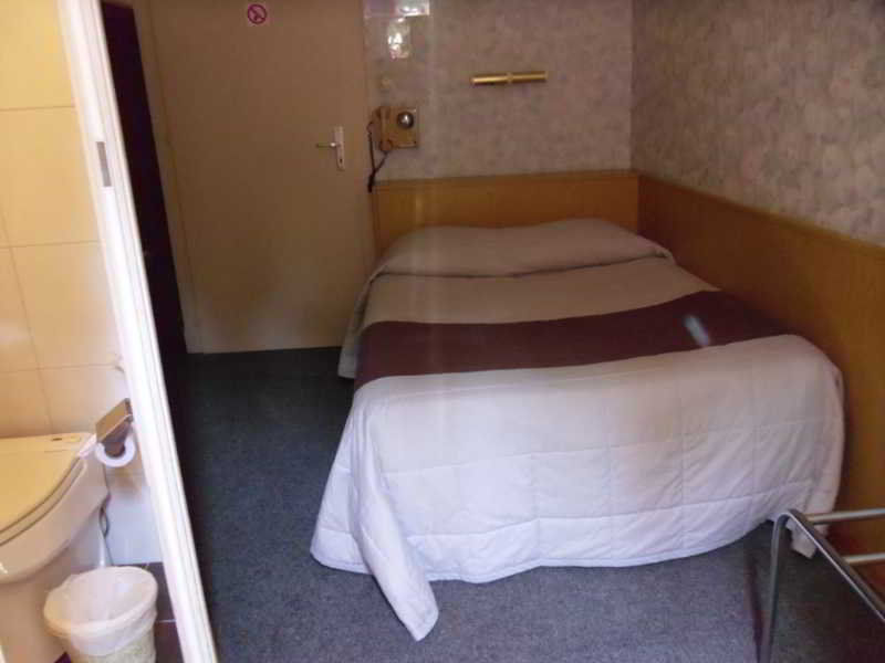 De Bale Hotel 2*